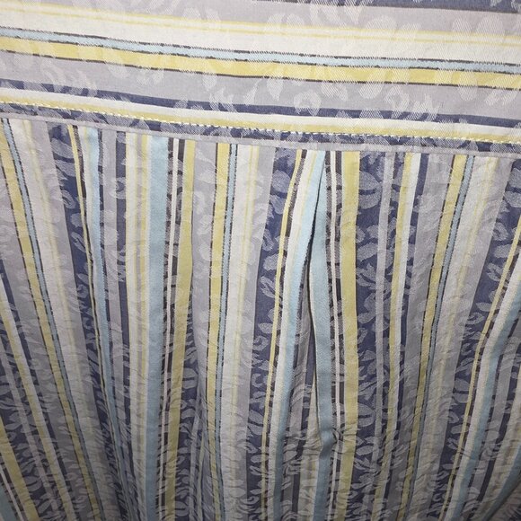 TOMMY BAHAMA MENS SIZE L BLUE, YELLOW AND WHITE JAQUARD PRINT LONG SLEEVE SHIRT. - Picture 5 of 14